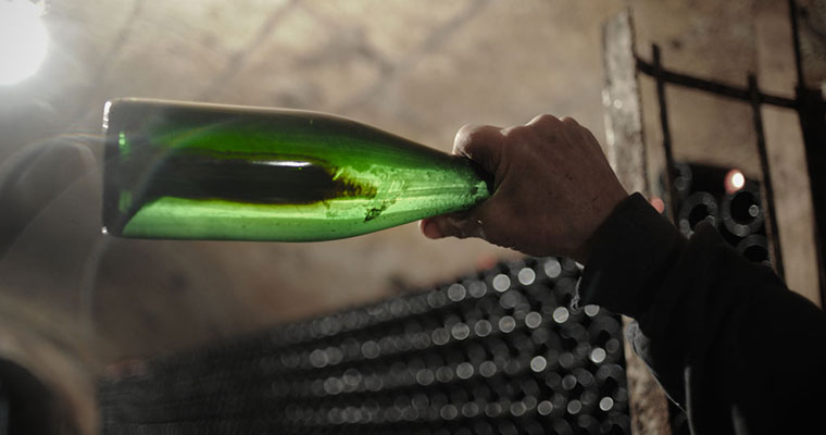 The oldest known production of sparkling wine was in 1531, using the ancestrale method