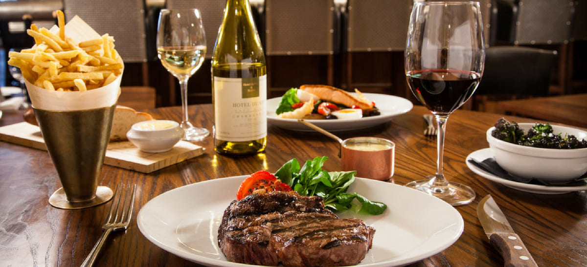 Photo for: 8 Tips for a Flawless Food and Wine Dinner