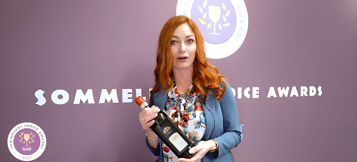 Photo for: How judges of sommelier's choice awards help increase your wine brand credibility