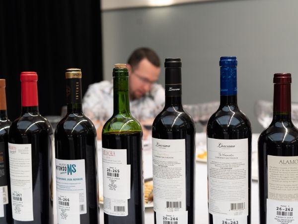 SCA Judges evaluating packaging scores at sca 2019