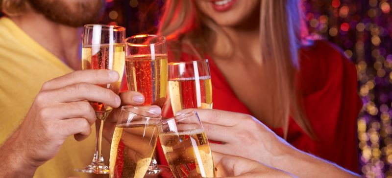 Photo for: How to Say “Cheers” in 31 languages